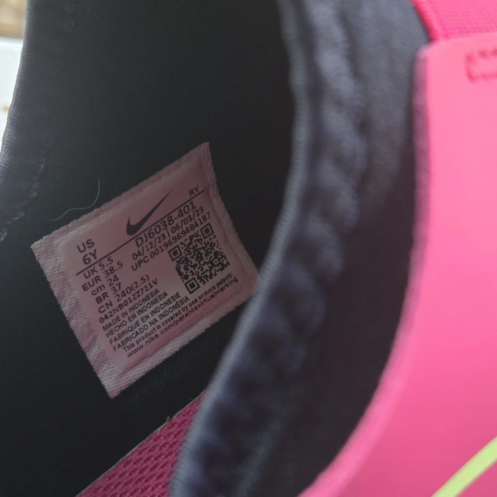 Nike Flex Kids Shoes - Black and Pink Youth 6 Or Womens 7.5 - Picture 3 of 4